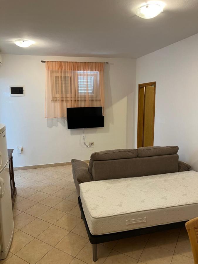 Apartment Zajim 4 *